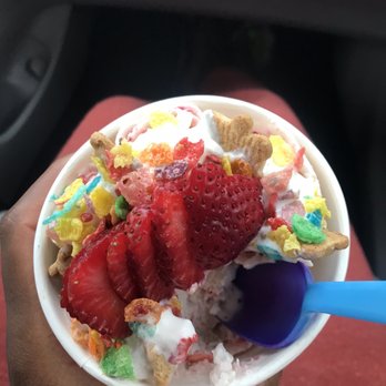 Absolute Zero Ice Cream - Strawberry Shortcake with fruity pebbles, teddy grahams, whip cream and strawberries. - Desserts Near Me - Montclair, New Jersey