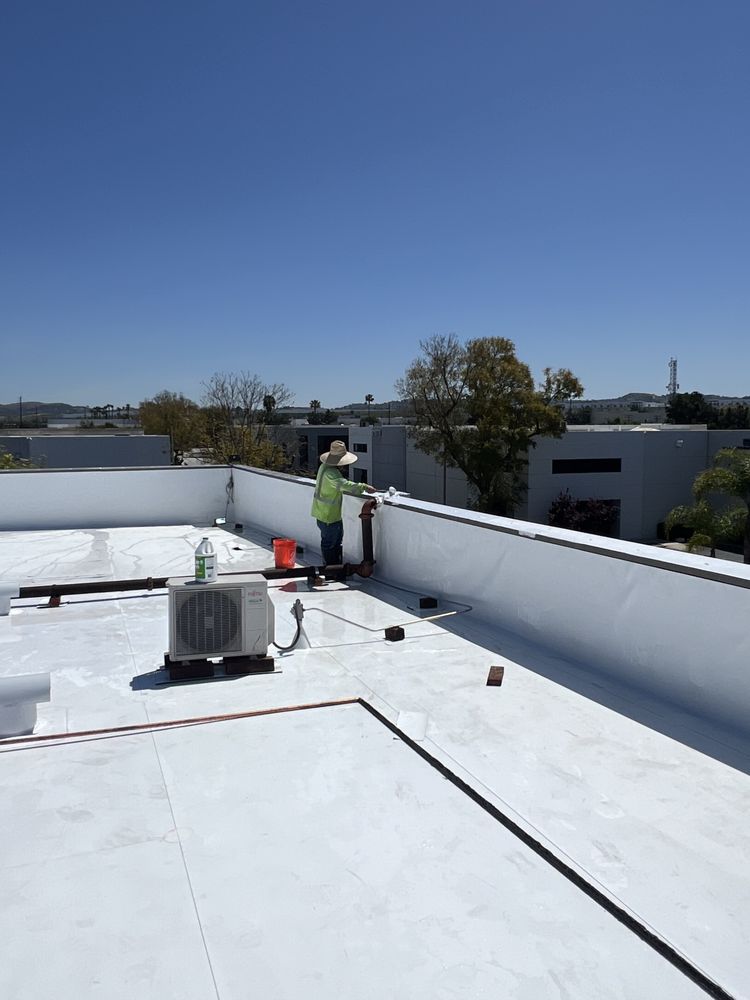 Slide of Van Lund Roofing and Solar