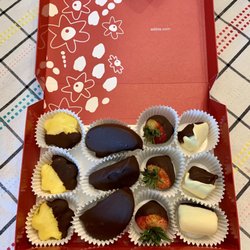 Edible Arrangements - My free 12 count chocolate box.