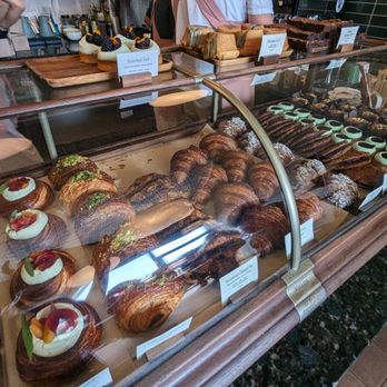 Del Sur Bakery & Cafe - Bakery display - Filipino Near Me - Chicago, Illinois