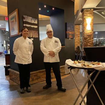 Thirteen 09 Restaurant - Friendly servers - American Near Me - El Paso, Texas