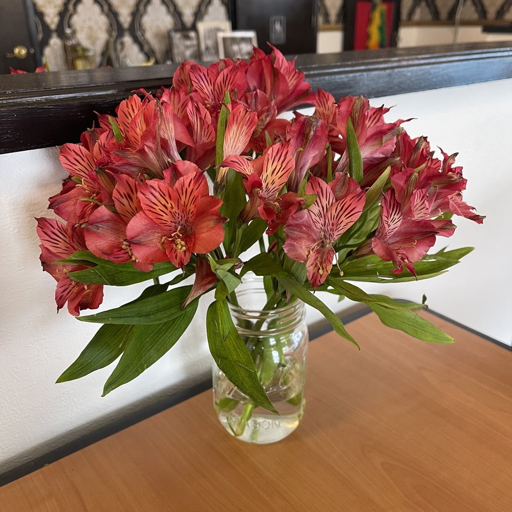 Capt'n Crabby - Fresh Flowers are a perfect touch - Food Trucks Near Me