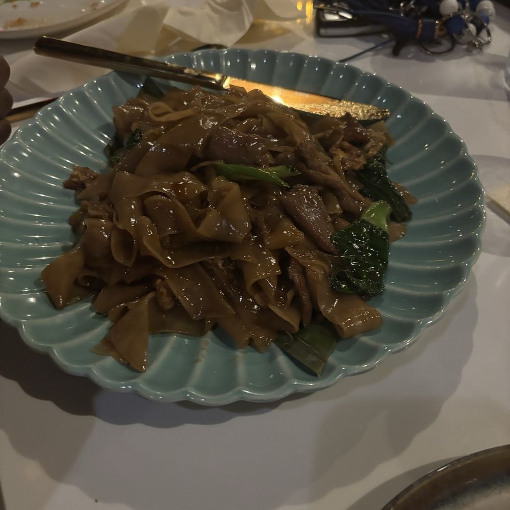 TALAY - Pad See Ew lat rice noodles, egg, Chinese roccoli, Talays signature wok sauce - Thai Near Me - Orlando, Florida TALAY - Pad See Ew lat rice noodles, egg, Chinese roccoli, Talays signature wok sauce - Thai Near Me - Orlando, Florida