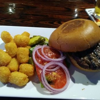 Perfect Rack Billiards - My burger.....yummy! - Pool Halls Near Me - Jacksonville, Florida