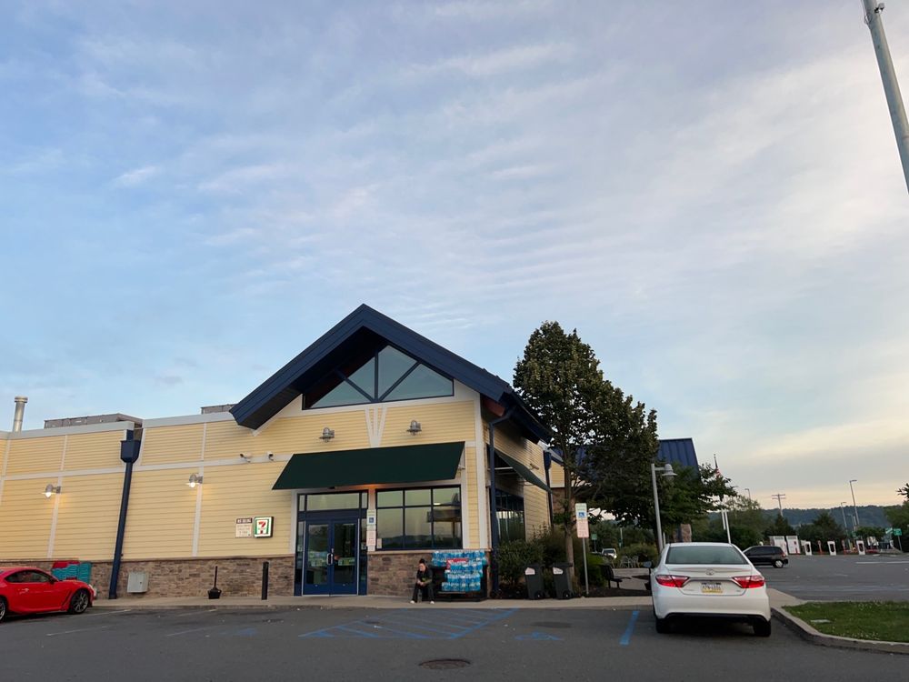 BOWMANSVILLE SERVICE PLAZA Updated October 2024 44 Photos & 17