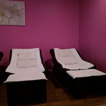 JL Foot Spa - Front room for initial massage - Massage Near Me - Houston, Texas