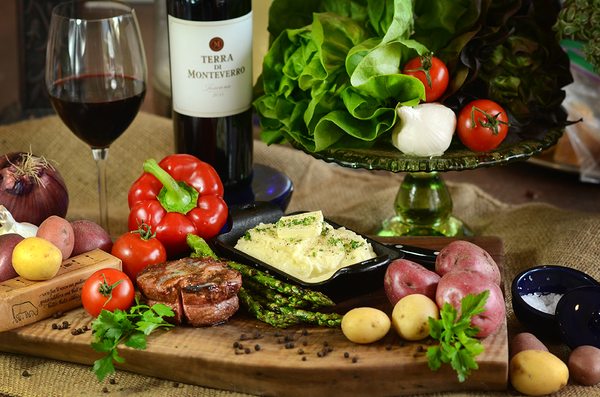 Bennett's Kitchen Bar Market by null