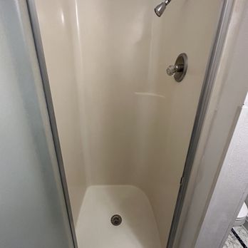 Silver Spur Motel - Shower - Hotels Near Me - Burns, Oregon Silver Spur Motel - Shower - Hotels Near Me - Burns, Oregon