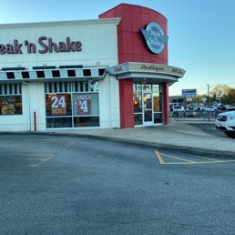 Our first dine in Steak 'n Shake experience since Covid! Our first dine in Steak 'n Shake experience since Covid!