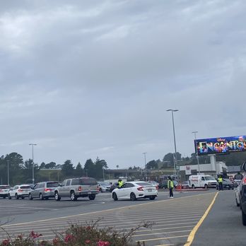 Chick-fil-A - Drive-thru line grand opening day - Fast Food Near Me - Daly City, California Chick-fil-A - Drive-thru line grand opening day - Fast Food Near Me - Daly City, California