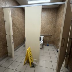 Circle K - Women's bathroom