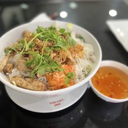 Pho Lien Hoa - Lemongrass chicken vermicelli