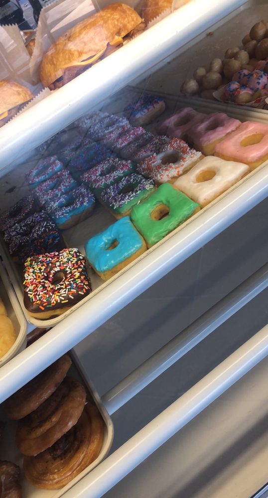 BAKER’S DOZEN Updated August 2024 2804 N Kickapoo St, Shawnee