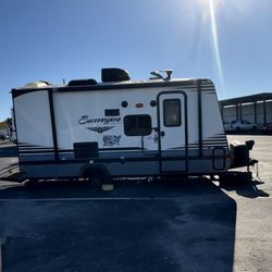 Camping World - Robertsdale - Sitting al Camping World waiting for service