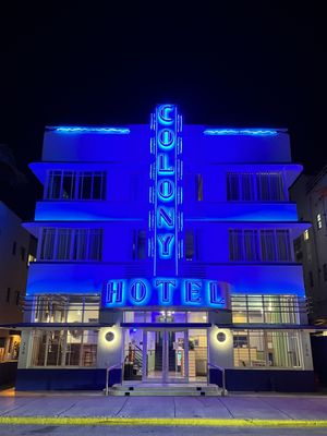 The Colony Hotel by null