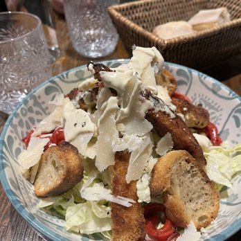 Le Sens Unique - Chicken Caesar Salad - French Near Me - Paris, 75 Le Sens Unique - Chicken Caesar Salad - French Near Me - Paris, 75