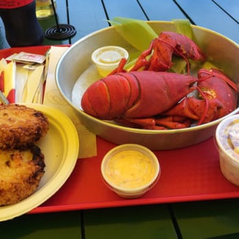 Thurston's Lobster Pound - The perfect, freshest lobster I ever have in my life. Crab cake is amazing too. - Seafood Near Me - Bernard, Maine