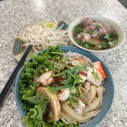 Phnom Penh (dry style w/ broth on the side) regular $14 with flat rice noodles