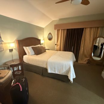 Bayberry Inn Bed and Breakfast and Retreat - The Sheffield Room - Bed & Breakfast Near Me - Ashland, Oregon