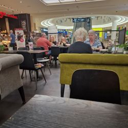 Jute Bäckerei - Sitzplatz zum Frühstück und Menschen kennenlernen