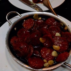 Maripili - Prato de linguiça na vodka, acompanha pão, não me lembro o nome do prato