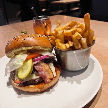 Moxies Langley Restaurant - Canadian (New) Near Me - Langley, British Columbia Moxies Langley Restaurant - Canadian (New) Near Me - Langley, British Columbia