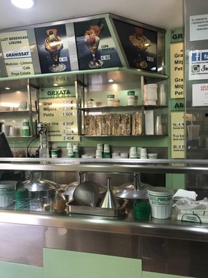 Orxateria i Torrons Sirvent by null