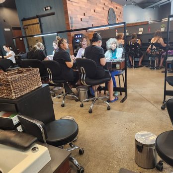 Nail Bar Milwaukee - Mani stations - Nail Salons Near Me - Milwaukee, Wisconsin Nail Bar Milwaukee - Mani stations - Nail Salons Near Me - Milwaukee, Wisconsin