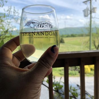 Shenandoah Vineyards - Wine Tasting Room Near Me - Edinburg, Virginia