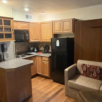 Christie Lodge - Hotels Near Me - Avon, Colorado Christie Lodge - Hotels Near Me - Avon, Colorado