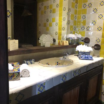Hotel Posada De Las Flores - Nicely appointed with lovely tile - Hotels Near Me - Loreto, BCS