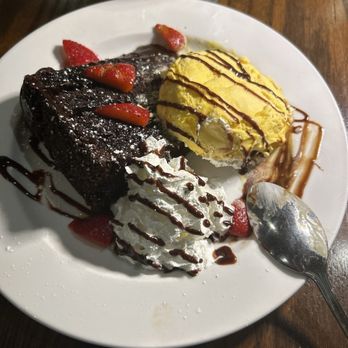 The Peak Restaurant and Bar - Molten lava chocolate cake NOT !!! - Steakhouses Near Me - Idyllwild, California