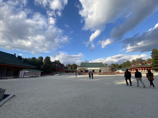 Heian Jingu Shrine by null