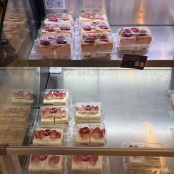 85°C Bakery Cafe-Northridge - Bakeries Near Me - Northridge, California