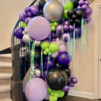 Party Popper Balloons - Halloween party bubbling witch's cauldron photo prop - Balloon Services Near Me Party Popper Balloons - Halloween party bubbling witch's cauldron photo prop - Balloon Services Near Me