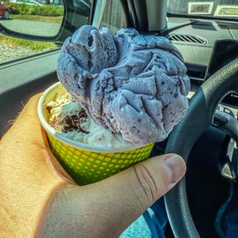 Dunne's Ice Cream - Moon pie and blueberry - Ice Cream & Frozen Yogurt Near Me - York, Maine Dunne's Ice Cream - Moon pie and blueberry - Ice Cream & Frozen Yogurt Near Me - York, Maine