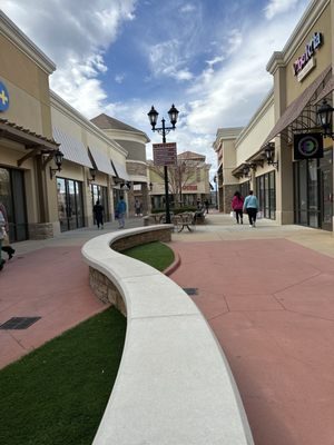 Charlotte Premium Outlets by null
