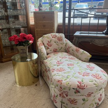 Passiton Consignment Of Home Decor - Lovely Chaise - Used, Vintage & Consignment Near Me - Camp Hill, Pennsylvania Passiton Consignment Of Home Decor - Lovely Chaise - Used, Vintage & Consignment Near Me - Camp Hill, Pennsylvania