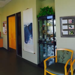 Vancouver Acupuncture - The waiting room in the clinic is nice and quiet with soothing music playing in the background. The treatment rooms are very clean.