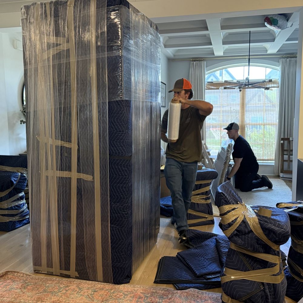 Giga Moving - Movers wrapping furniture - Movers Near Me Giga Moving - Movers wrapping furniture - Movers Near Me