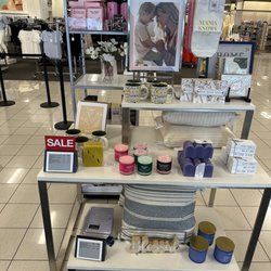 Kohl's - Mother's Day display stand.
