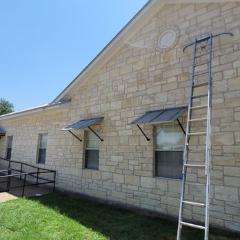 Extreme Pressure Washers - Limestone looks so clean after black algae is removed - Pressure Washers Near Me - Austin, Texas