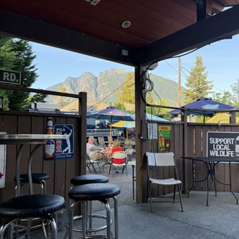Pour House Bar & Grill - American Near Me - North Bend, Washington