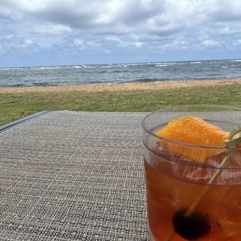 Sheraton Kauai Coconut Beach Resort - Expensive Old Fashion on the beach. - Hotels Near Me - Kapaa, Hawaii