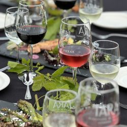 Tara Vineyard & Winery - Long table social dinner hour