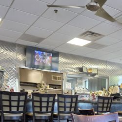 Darya's Cafe - Kitchen is open to counter seating