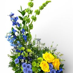 The Flower Shop Lindstrom - Https://theflowershoplindstrom.com/lindstrom-the-flower-shop-lindstrom/serenity-in-pink-and-white-cross-memorial.html