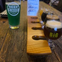 Smurf Berry beer and an assorted flight
