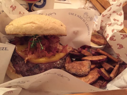 Le Grand Burger by null