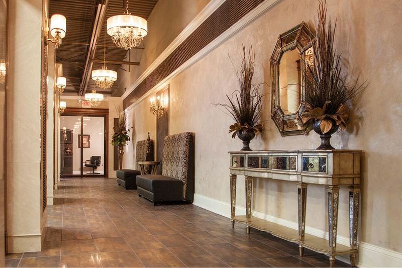 HOUSE OF SALONS SALON SUITES Updated October 2024 224 Peterson Rd, Libertyville, Illinois